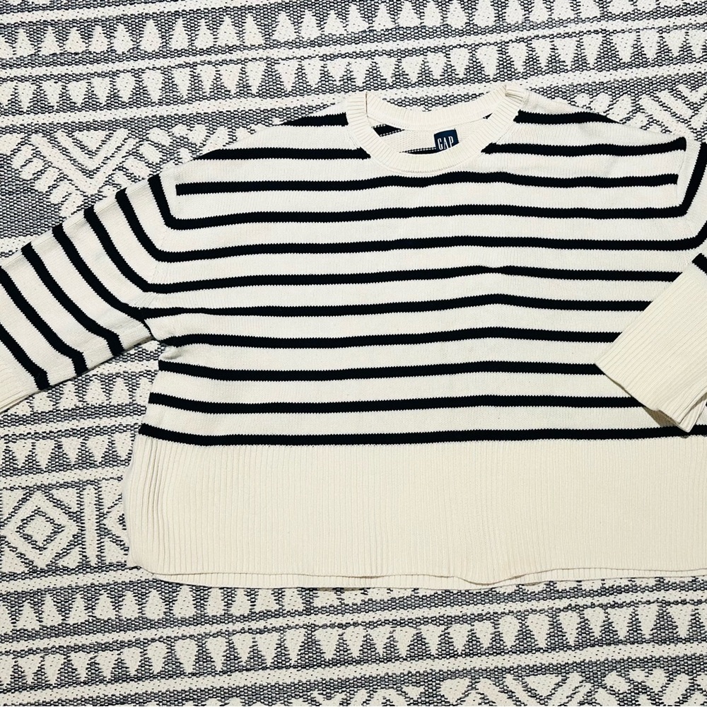 GAP Cream and Black Knit Sweater